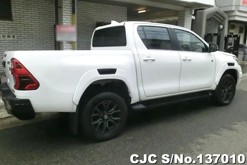 Toyota Hilux in White for Sale Image 2