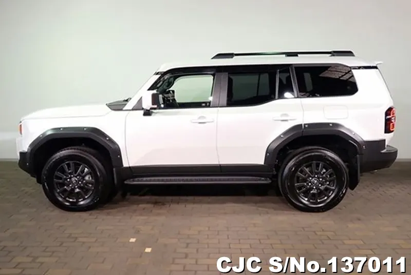 Toyota Land Cruiser 250 in Pearl for Sale Image 4