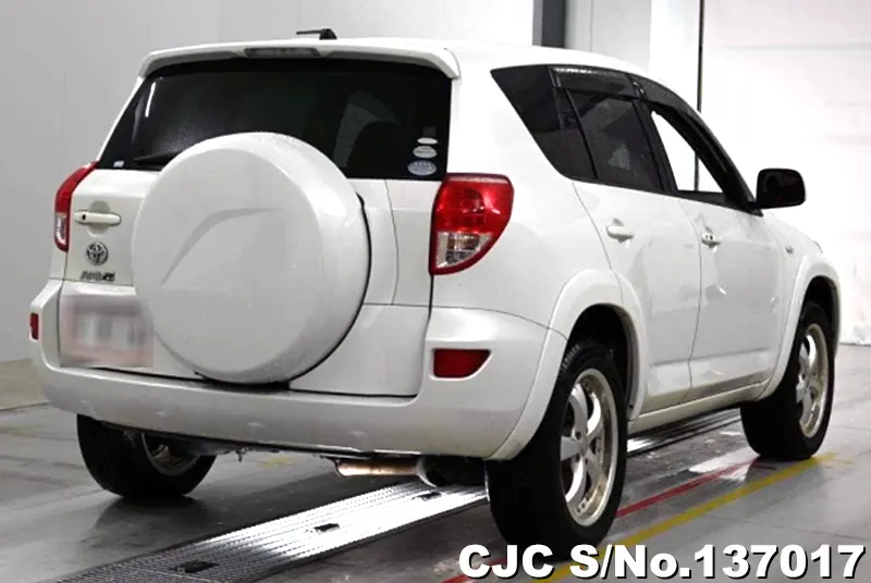 Toyota Rav4 in White for Sale Image 2
