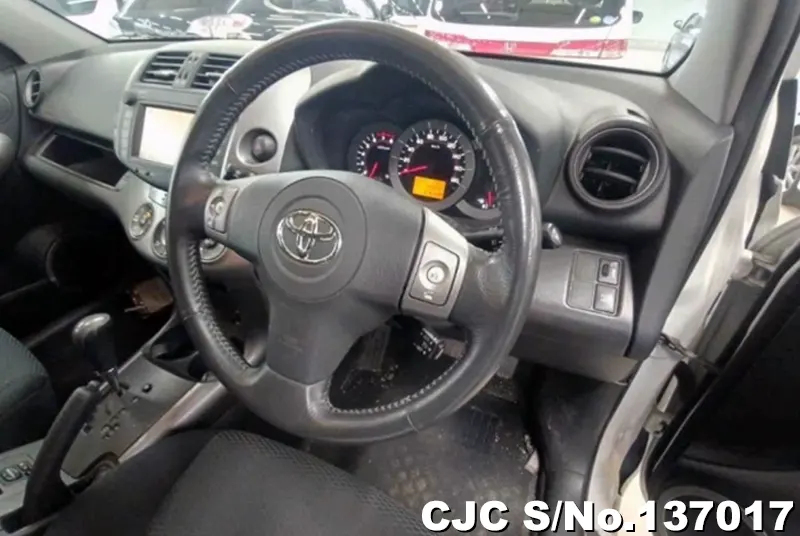 Toyota Rav4 in White for Sale Image 7