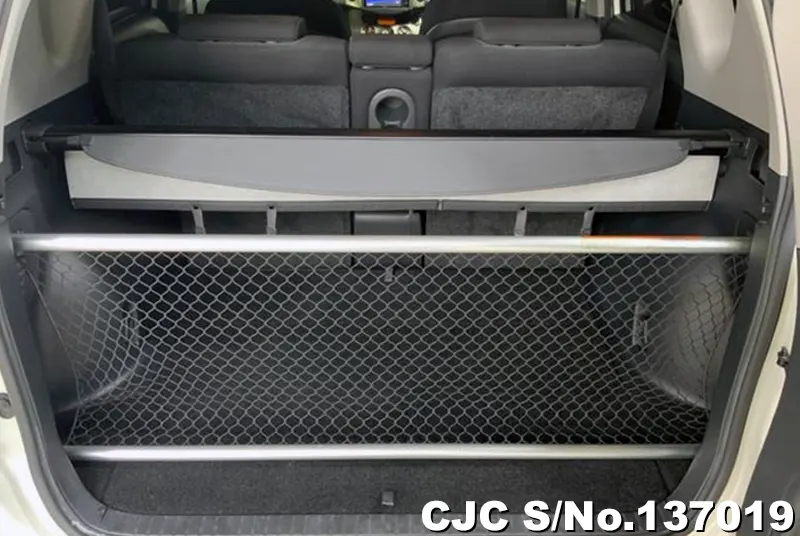 Toyota Rav4 in White for Sale Image 2