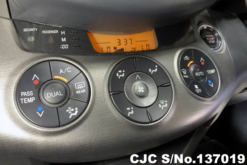 Toyota Rav4 in White for Sale Image 12