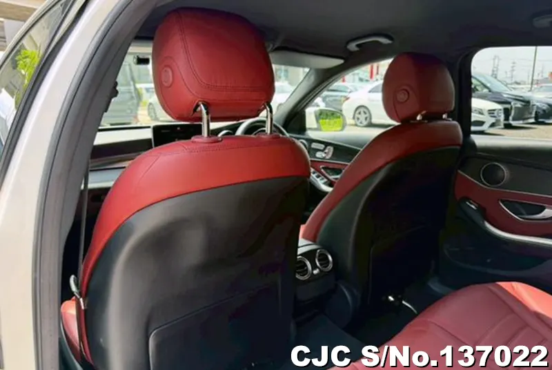 Mercedes Benz C Class in White for Sale Image 12