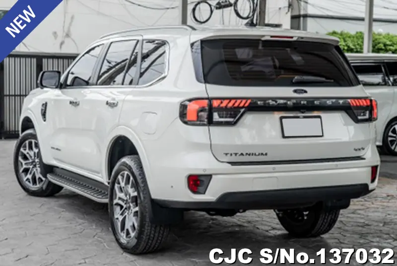 Ford Everest in White for Sale Image 1