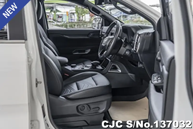 Ford Everest in White for Sale Image 8