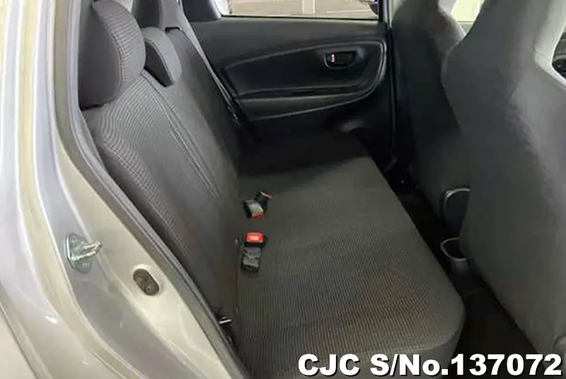 Toyota Vitz in Silver for Sale Image 6