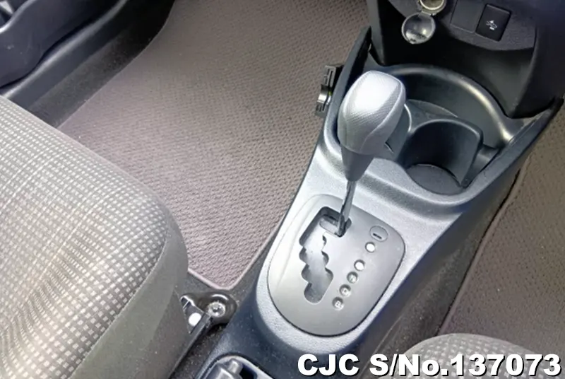Toyota Vitz in White for Sale Image 7