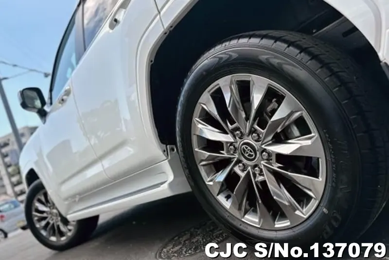 Toyota Land Cruiser in Pearl for Sale Image 8