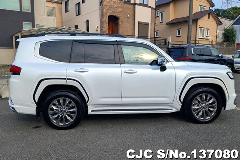 Toyota Land Cruiser in White for Sale Image 4