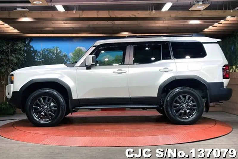 Toyota Land Cruiser 250 in Pearl for Sale Image 7