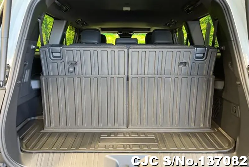 Toyota Land Cruiser 250 in Pearl for Sale Image 8