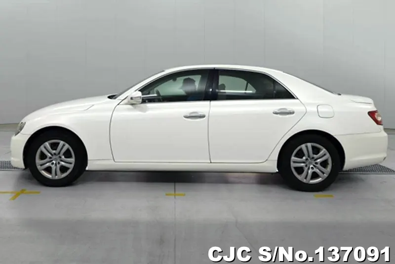 Toyota Mark X in White for Sale Image 7