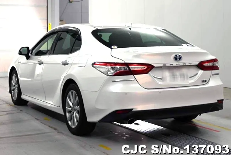 Toyota Camry in White for Sale Image 1