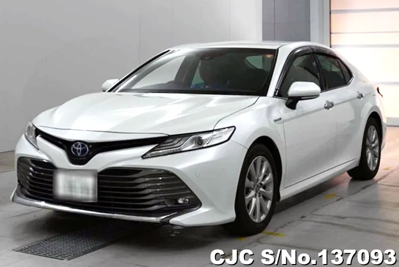 Toyota Camry in White for Sale Image 3