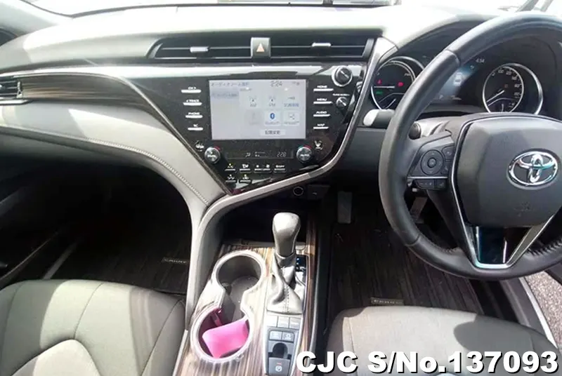 Toyota Camry in White for Sale Image 8
