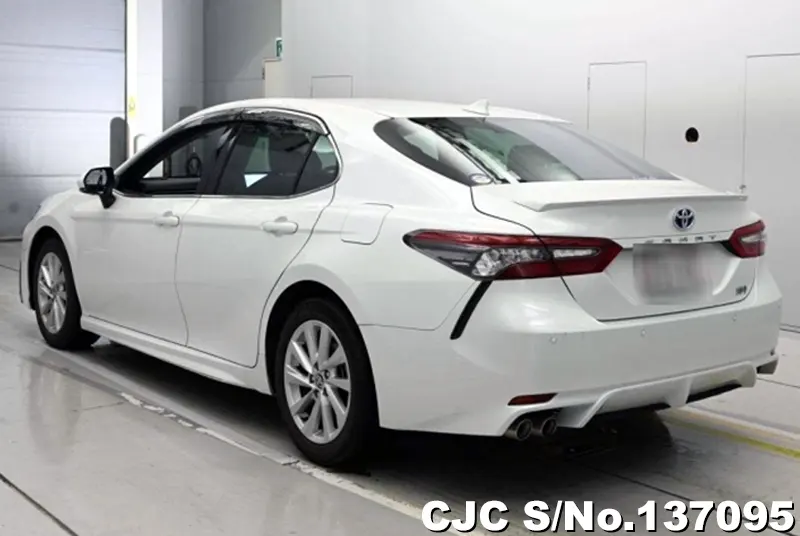 Toyota Camry in White for Sale Image 1