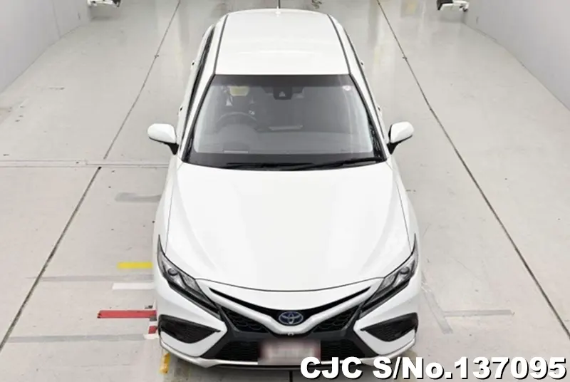 Toyota Camry in White for Sale Image 4
