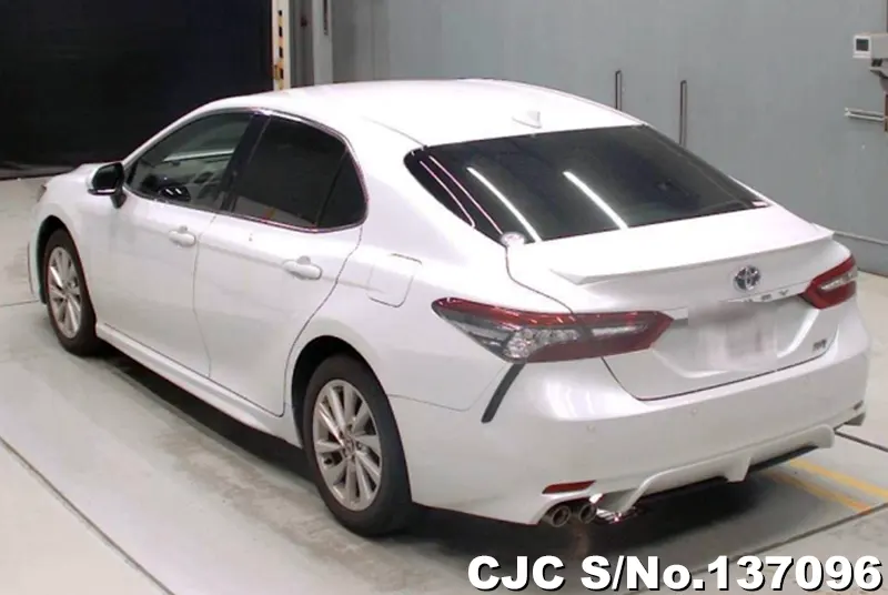 Toyota Camry in White for Sale Image 1