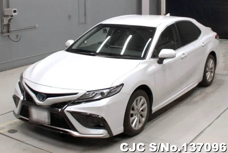 Toyota Camry in White for Sale Image 3