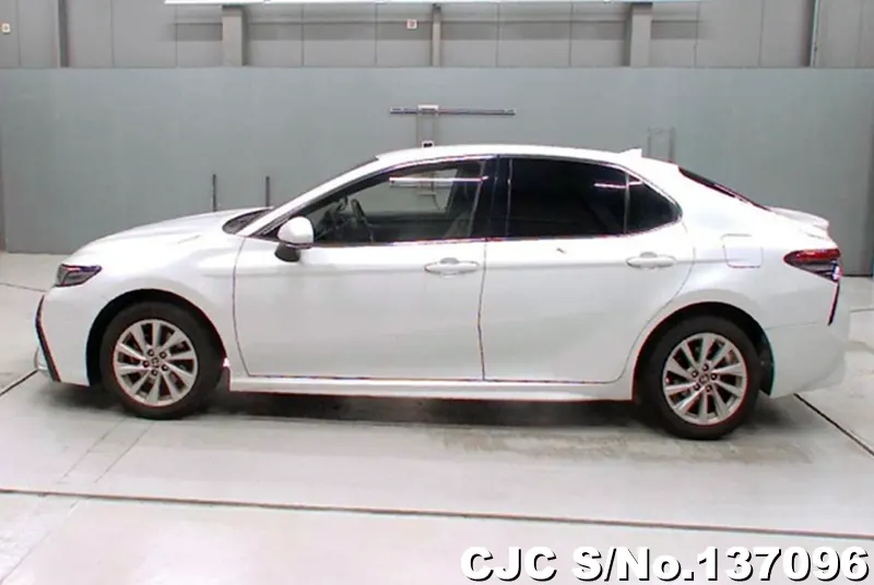Toyota Camry in White for Sale Image 5