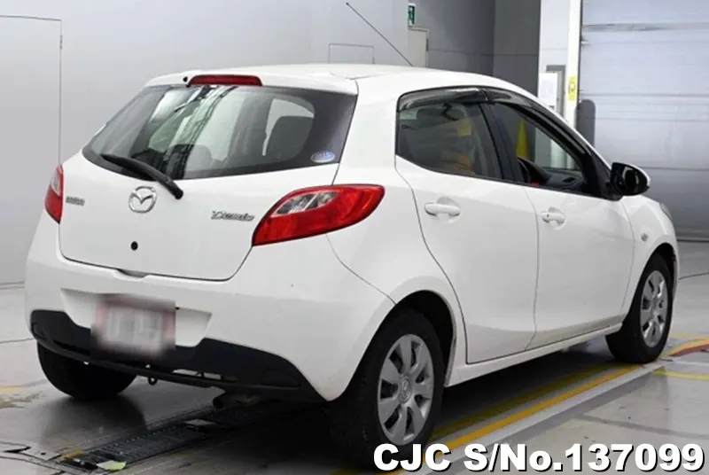 Mazda Demio in White for Sale Image 2