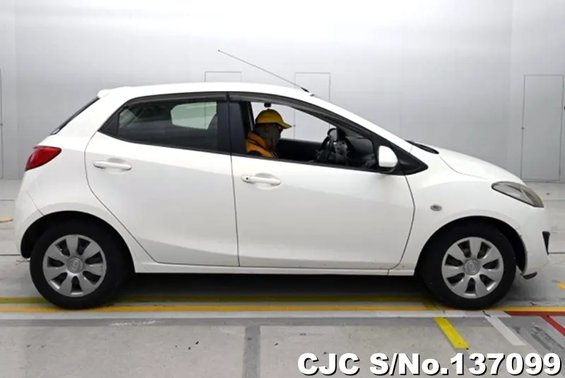 Mazda Demio in White for Sale Image 6