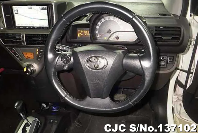 Toyota IQ in Pearl White for Sale Image 7