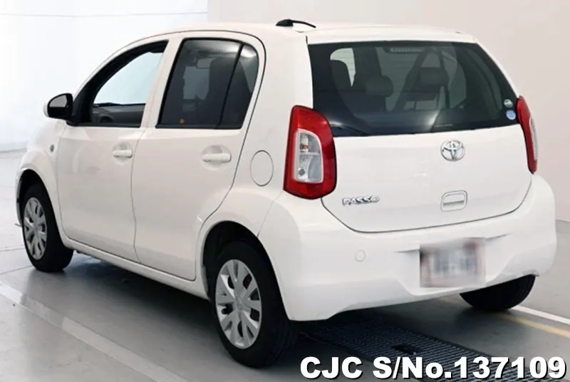 Toyota Passo in White for Sale Image 1