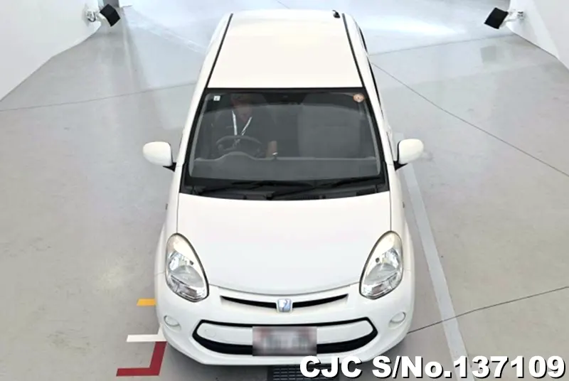Toyota Passo in White for Sale Image 4