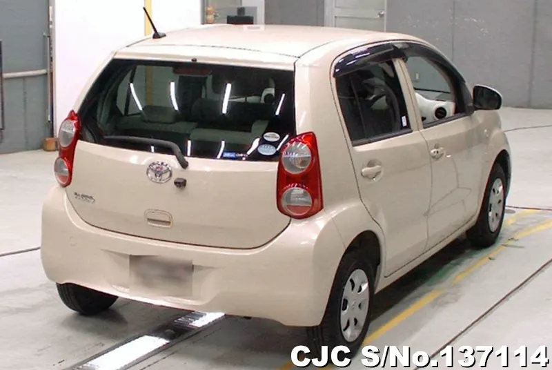 Toyota Passo in Beige for Sale Image 2