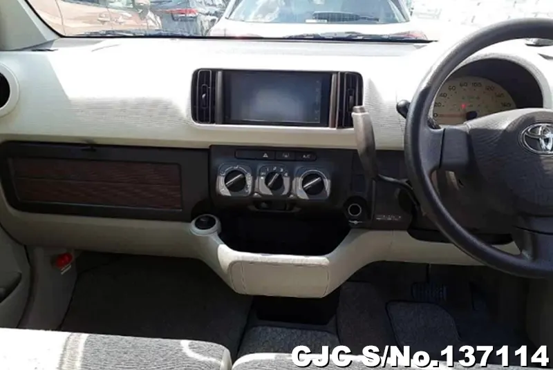 Toyota Passo in Beige for Sale Image 6