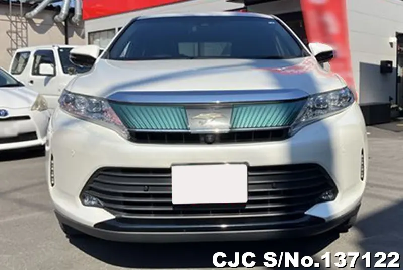 Toyota Harrier in Pearl for Sale Image 3