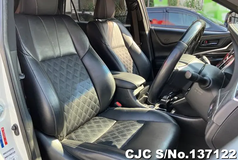 Toyota Harrier in Pearl for Sale Image 10