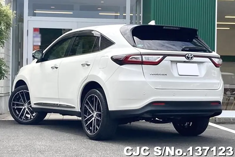 Toyota Harrier in Pearl for Sale Image 1