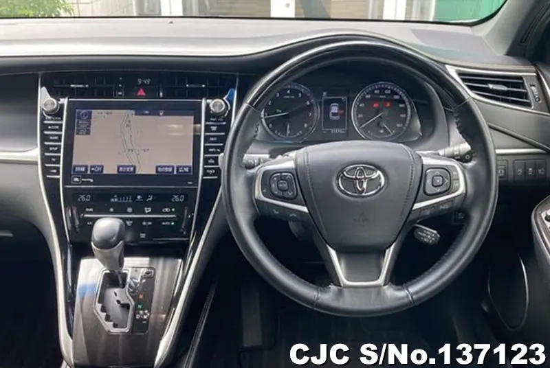 Toyota Harrier in Pearl for Sale Image 3