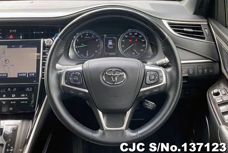 Toyota Harrier in Pearl for Sale Image 6