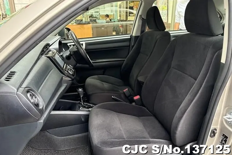 Toyota Corolla Axio in Silver for Sale Image 10