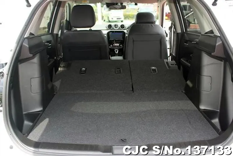 Suzuki Escudo in White for Sale Image 3