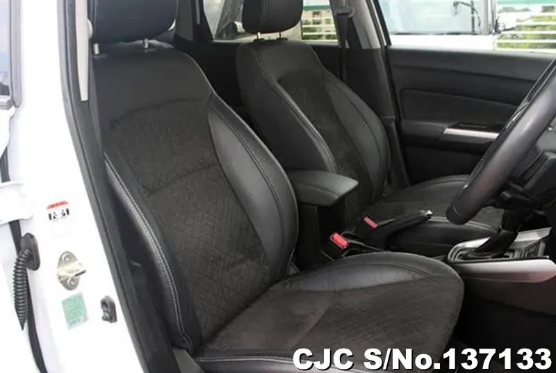 Suzuki Escudo in White for Sale Image 5