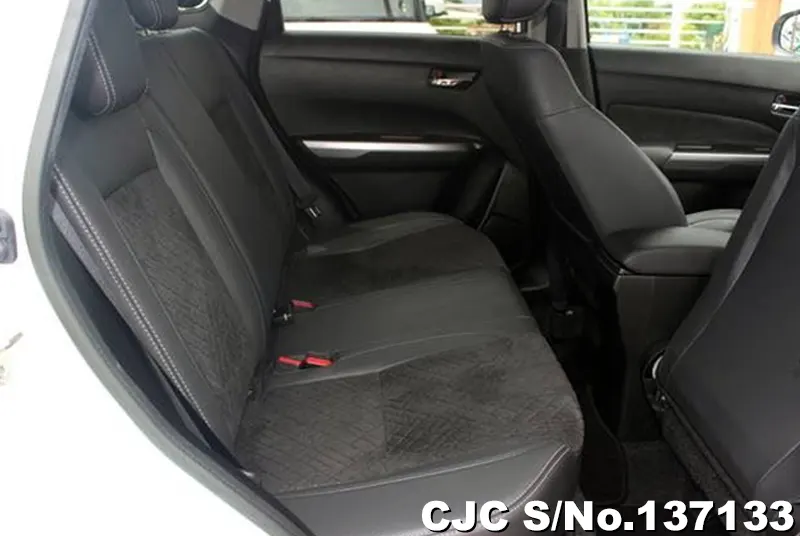 Suzuki Escudo in White for Sale Image 6