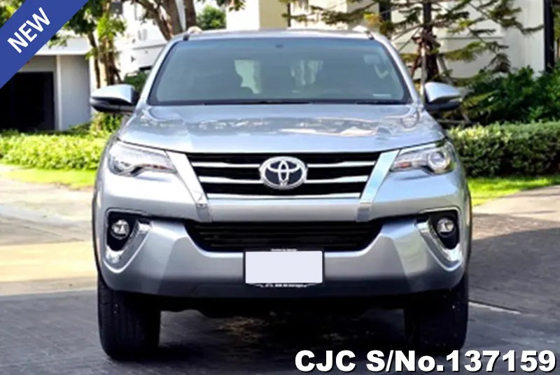 Toyota Fortuner in Gray for Sale Image 2