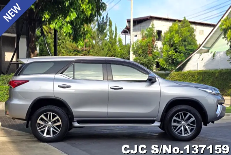 Toyota Fortuner in Gray for Sale Image 4