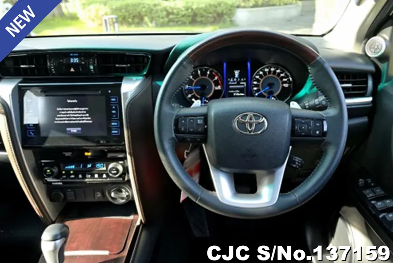 Toyota Fortuner in Gray for Sale Image 6