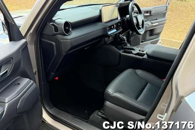 Toyota Land Cruiser 250 in Avant Garde Bronze for Sale Image 11