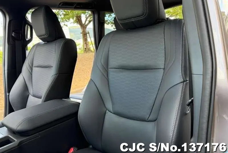 Toyota Land Cruiser 250 in Avant Garde Bronze for Sale Image 13