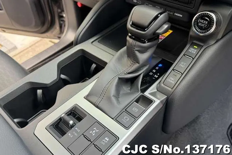 Toyota Land Cruiser 250 in Avant Garde Bronze for Sale Image 22