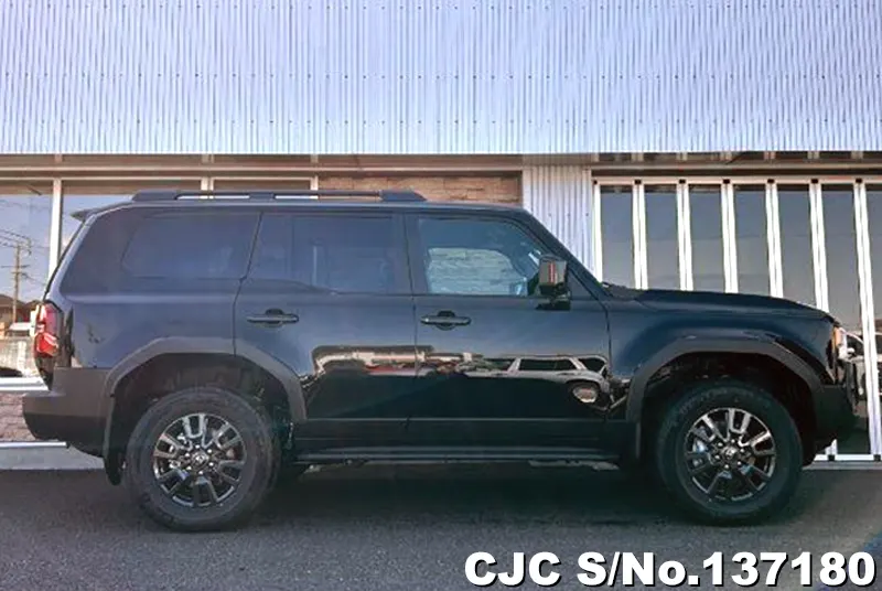 Toyota Land Cruiser 250 in Battle Gray for Sale Image 4