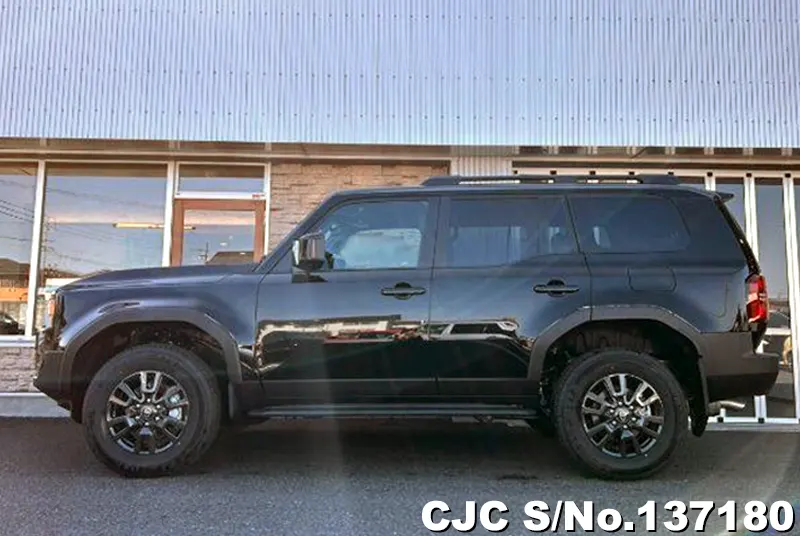 Toyota Land Cruiser 250 in Battle Gray for Sale Image 5