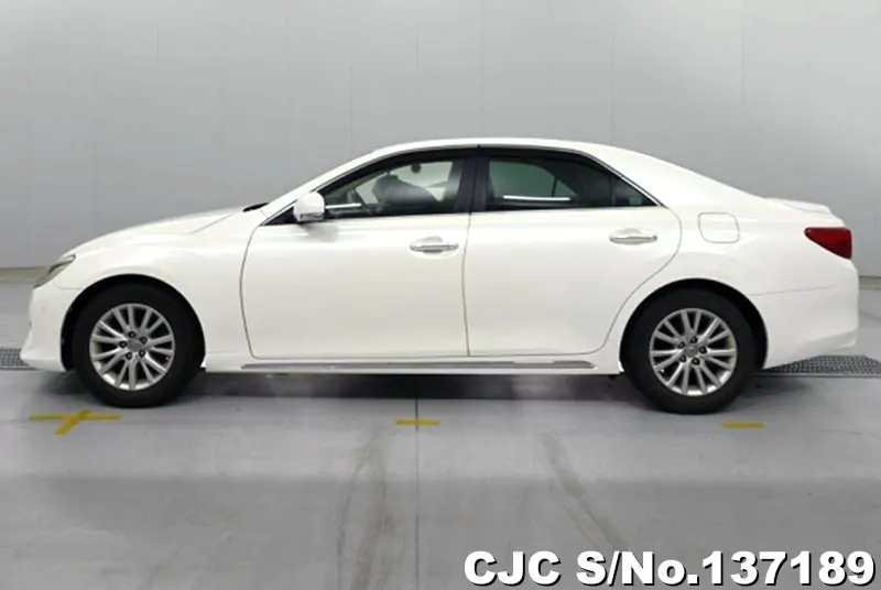 Toyota Mark X in White for Sale Image 7