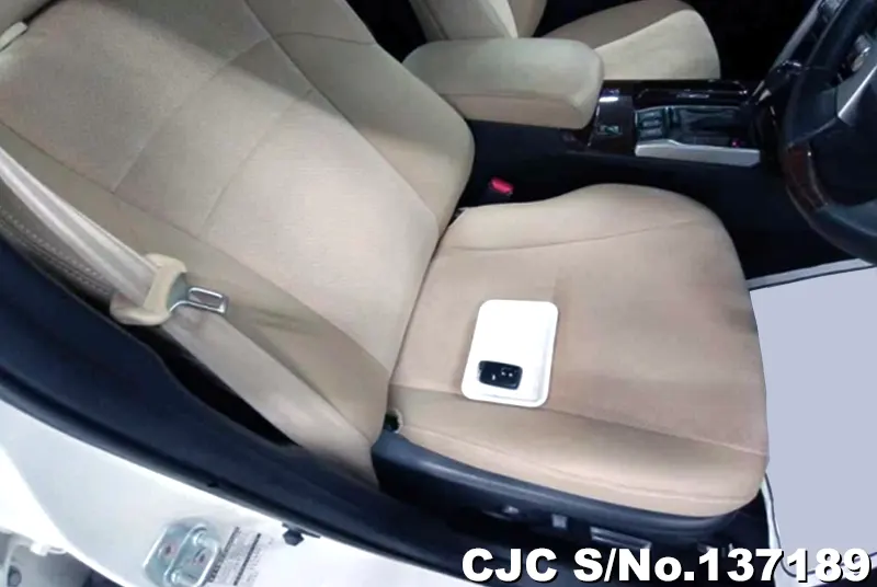 Toyota Mark X in White for Sale Image 9